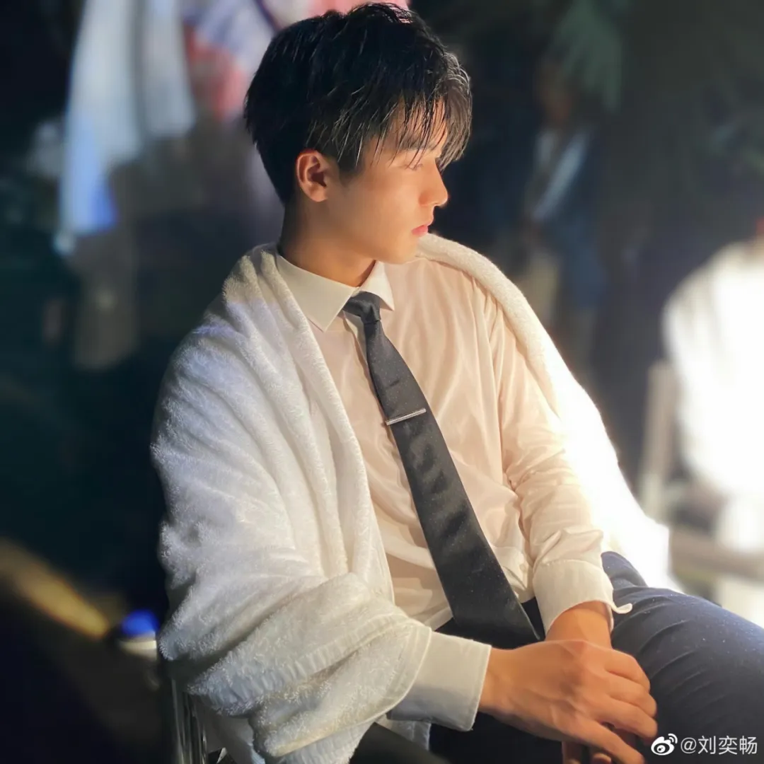 乾盘配资 28岁男演员被关入看守所、等待审判！受害者称因不愿陪酒遭毒手